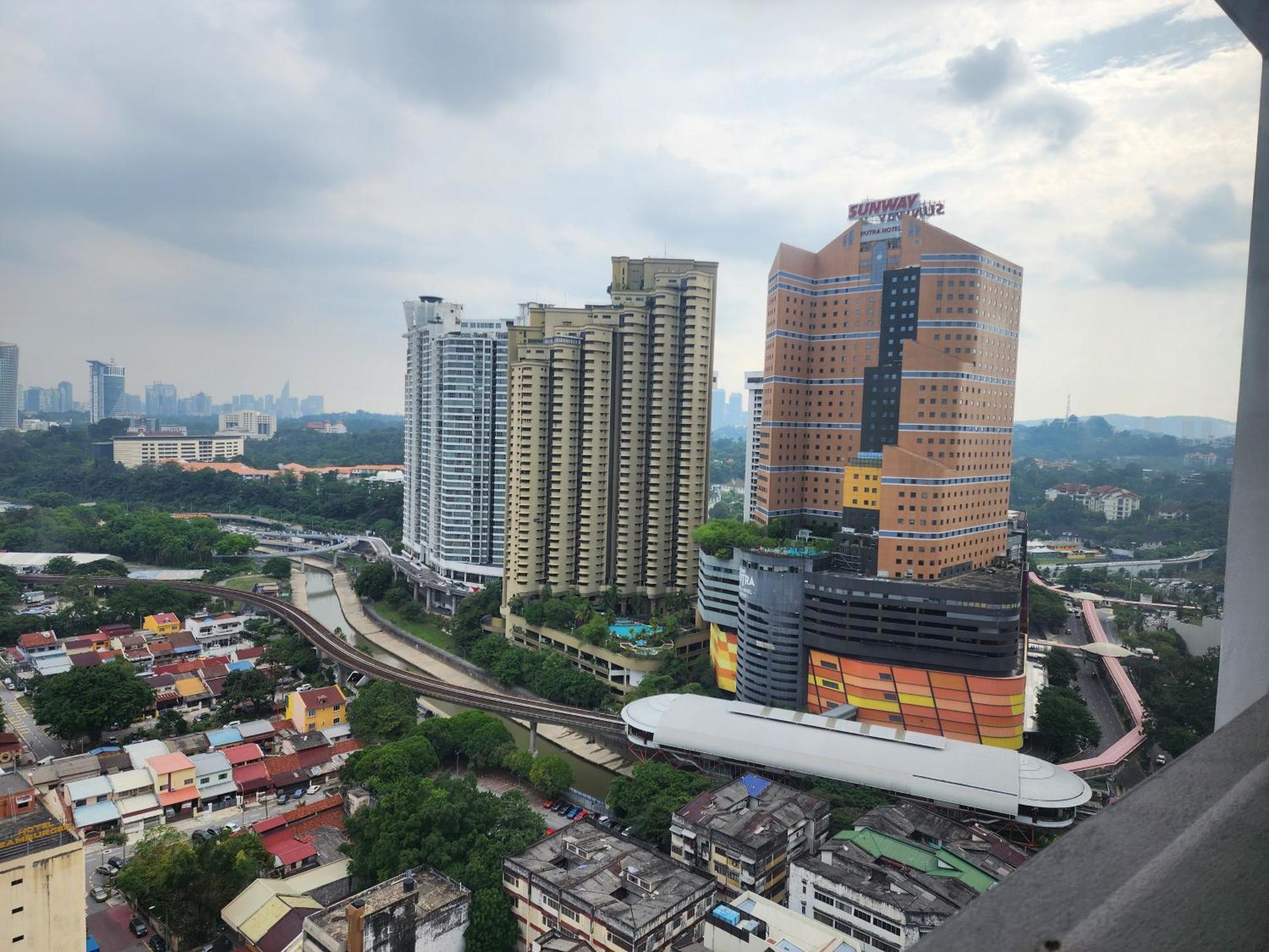 Chambers Residences Suites Klcc Куала Лумпур Екстериор снимка